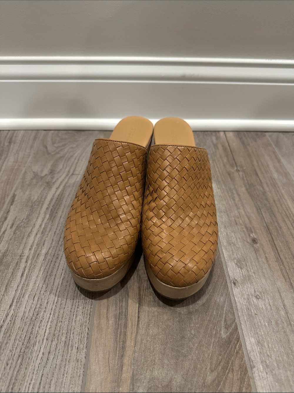 Everlane Woven Leather Clog Mules in Tan - Picture 2 of 4